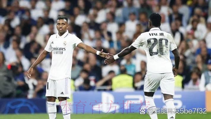 罗马诺:拜仁推动于帕续约 球员和皇马未达协议 罗马诺:拜仁推动于帕续约 球员和皇马未达协议